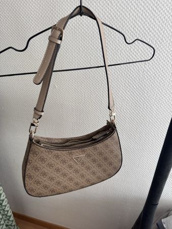 Sac à main Guess tendance, parfait pour le printemps!