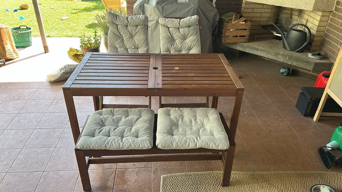 Ikea Set di tavolo e panche: Ikea Gartentisch mit Bank und Klappstühlen – Usato da Hombrechtikon venduto da Lachen1. 1