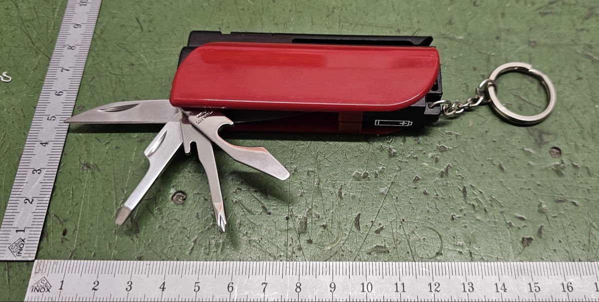 Coltelli tascabile: Rotes Taschenmesser mit Licht – Usato da Burgdorf venduto da gbergler33