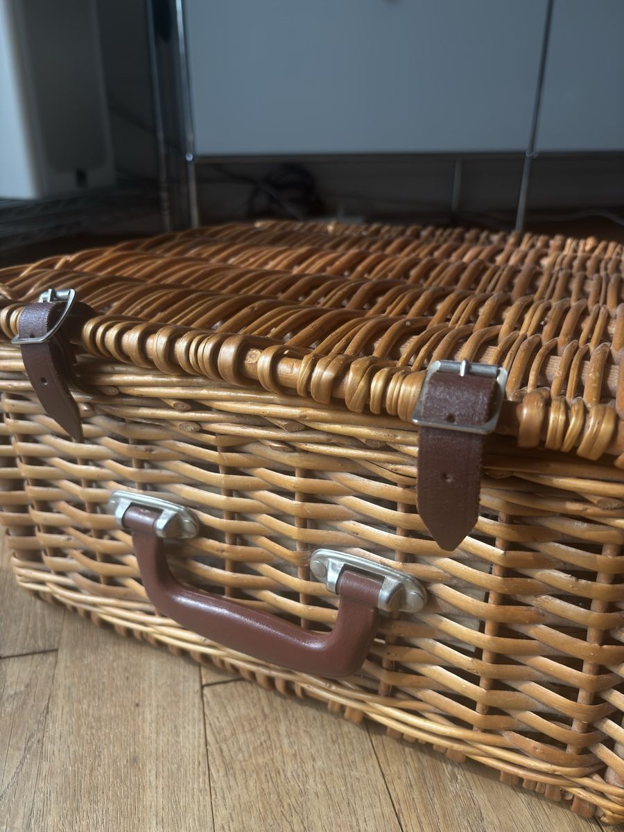 Altro per la casa: Picnic basket with tableware and checkered blanket – Usato da Zürich venduto da lun_cdx7 7