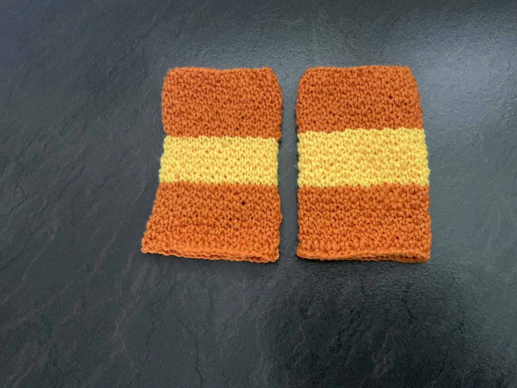 Guanti & manicotti: Handgestrickte Pulswärmer - Amedisli – Nuovo (secondo la descrizione) da Wetzikon ZH venduto da FeeF