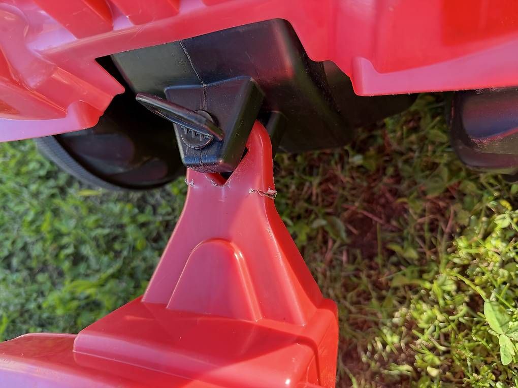 Fahrzeuge für Kinder: Spielzeug Traktor mit gratis Anhänger dazu – Gebraucht aus Stäfa von Tschimmen 4