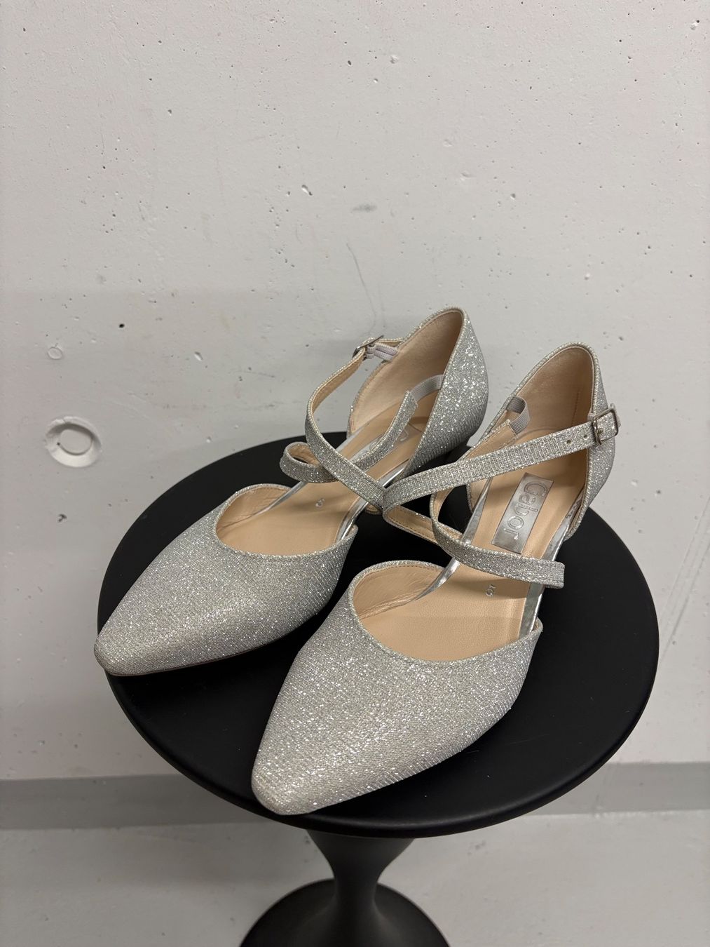 Gabor Scarpe da donna: Gabor neue silberne Pumps 38 Riemchen Glitzer – Nuovo (secondo la descrizione) da Regensdorf venduto da secondchancefashion 2