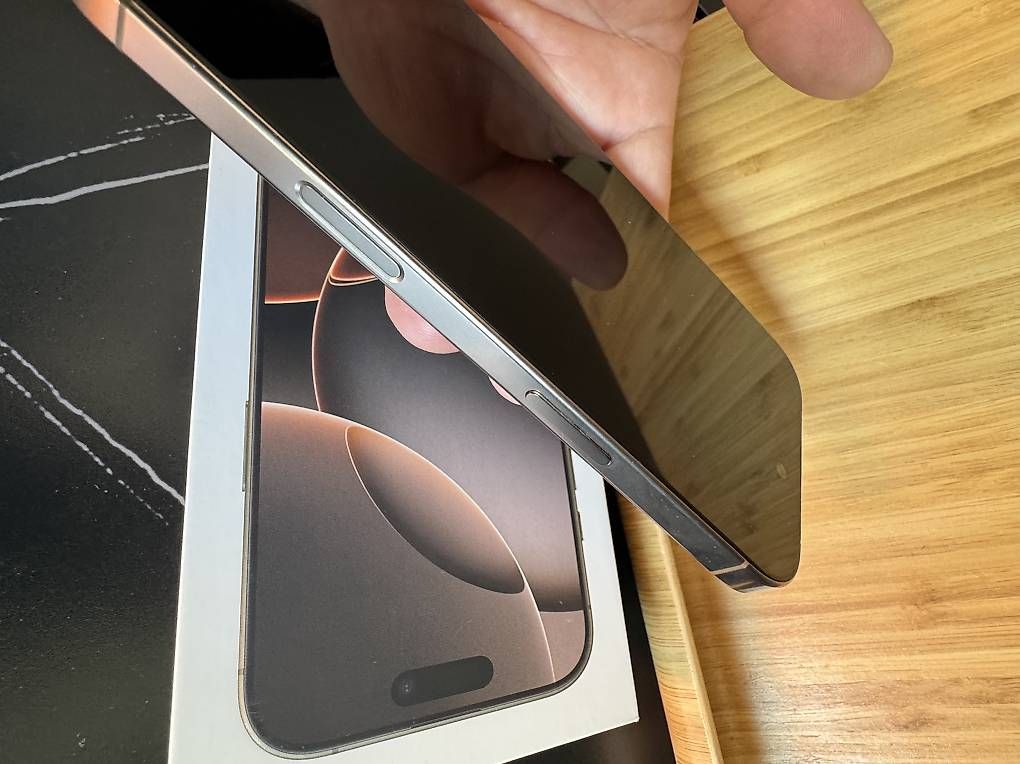 Handys / Smartphones: Iphone 16 pro 256gb – Gebraucht aus Basel von Geboten 1