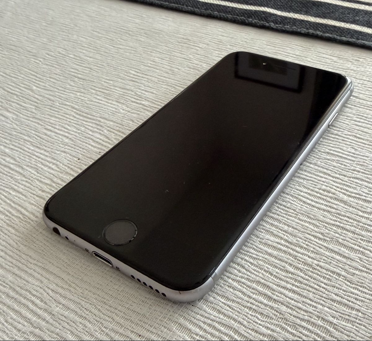 Apple Telefoni cellulari / Smartphones: Apple iPhone 6S (32GB, Grey) – Usato da Agno venduto da Jo_333 1