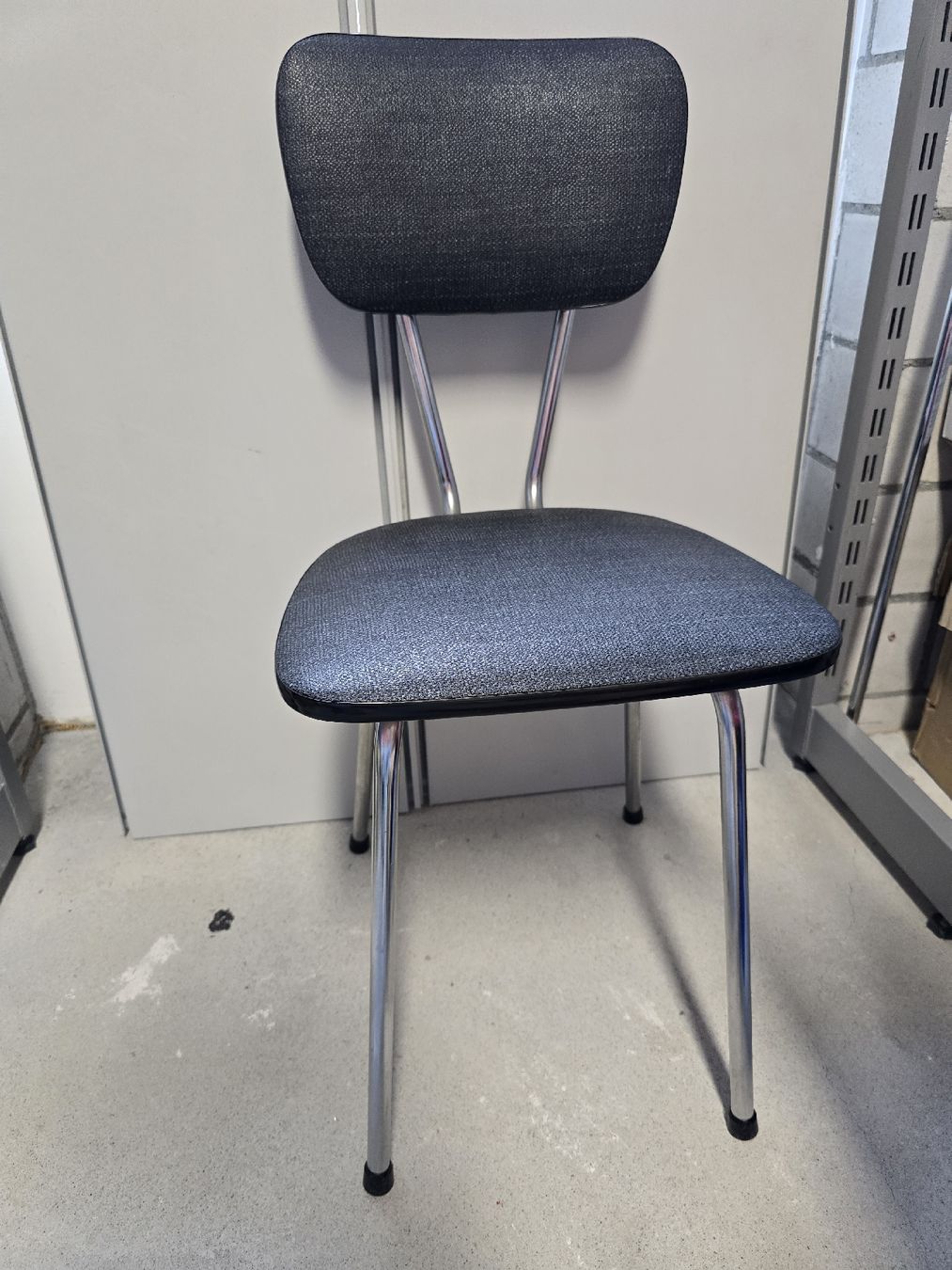 Sedie: Vintage Stuhl mit Chromgestell IGH – Usato da Zofingen venduto da Loop_ReSale