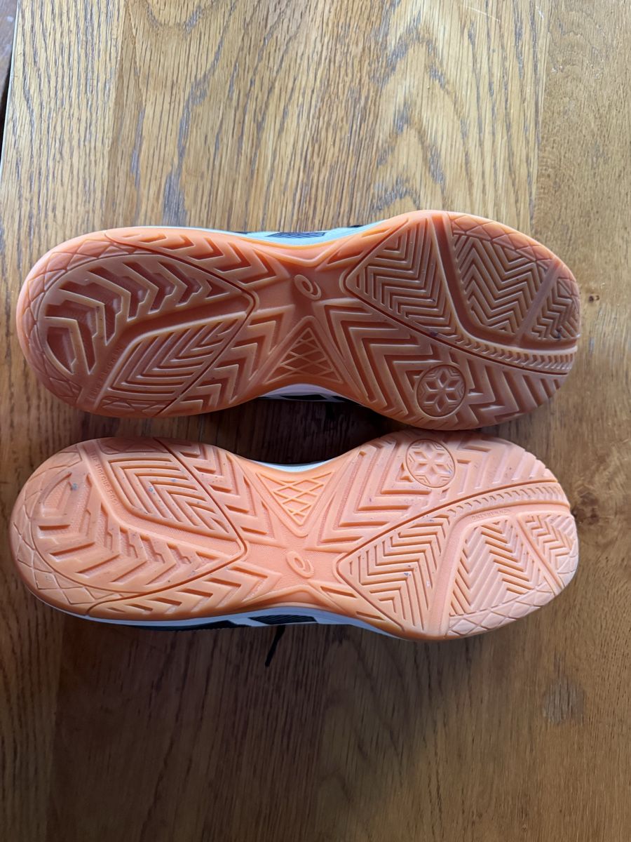 Chaussures hommes: Asics Hallenschuhe 45 – D'occasion à Schwanden b. Brienz par Baal1 2