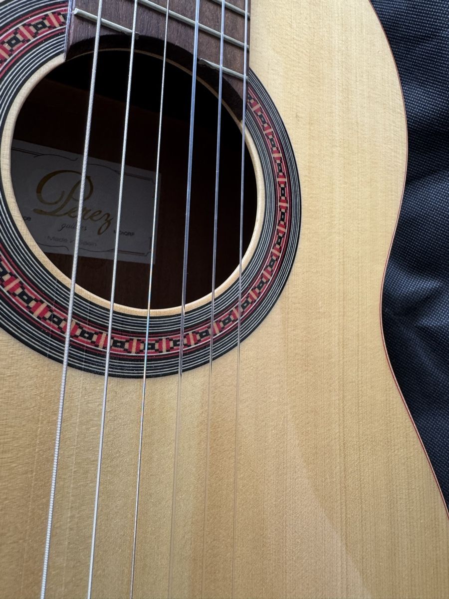 Strumenti musicali: Gitarre von Perez – Usato da Lausen venduto da Mutuli 3