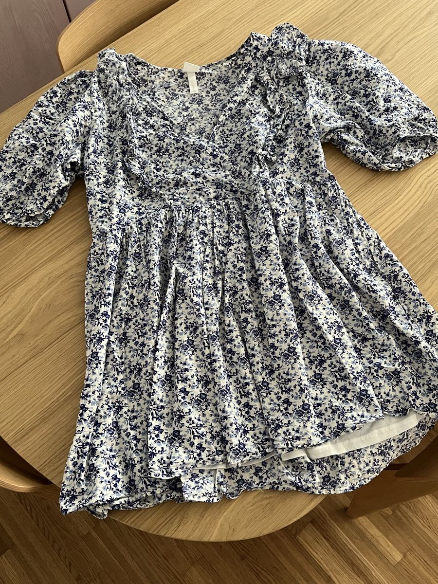 H&M Vestiti: Skandi Kleid H&M mit Blumenmuster, Grösse M – Usato da Luzern venduto da maisonnoir