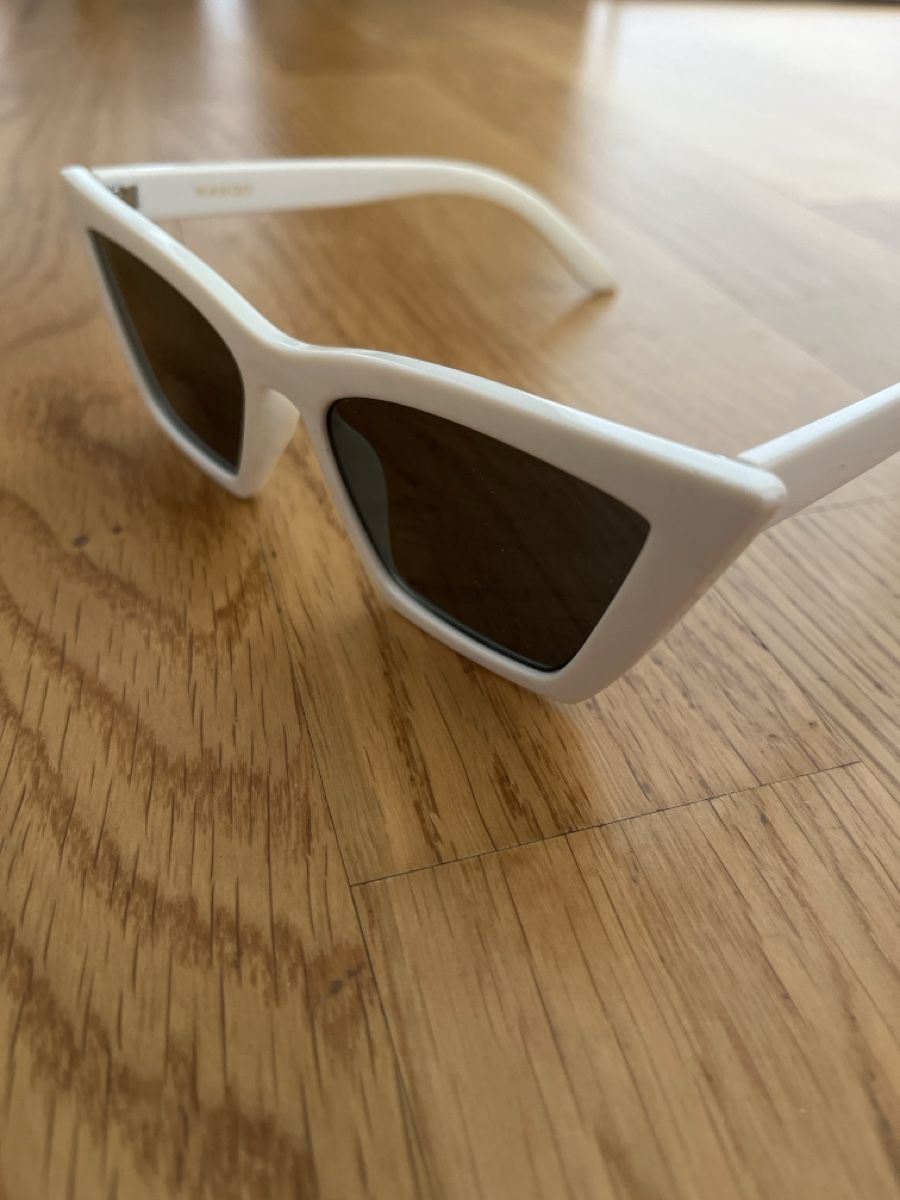 Mango Occhiali & Lenti: Stylish Mango White Frame Sunglasses — Summer Ready! – Usato da Luzern venduto da worn_by_Ana 1