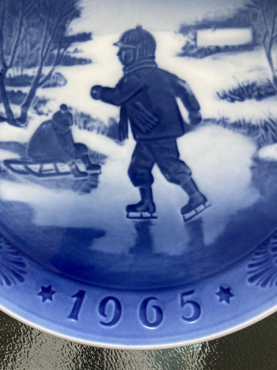 Royal Copenhagen Piatti: Royal Copenhagen Wandteller 1965, Winterplatte "Eisläufer" – Usato da Zürich venduto da dolcicaramelle2 1