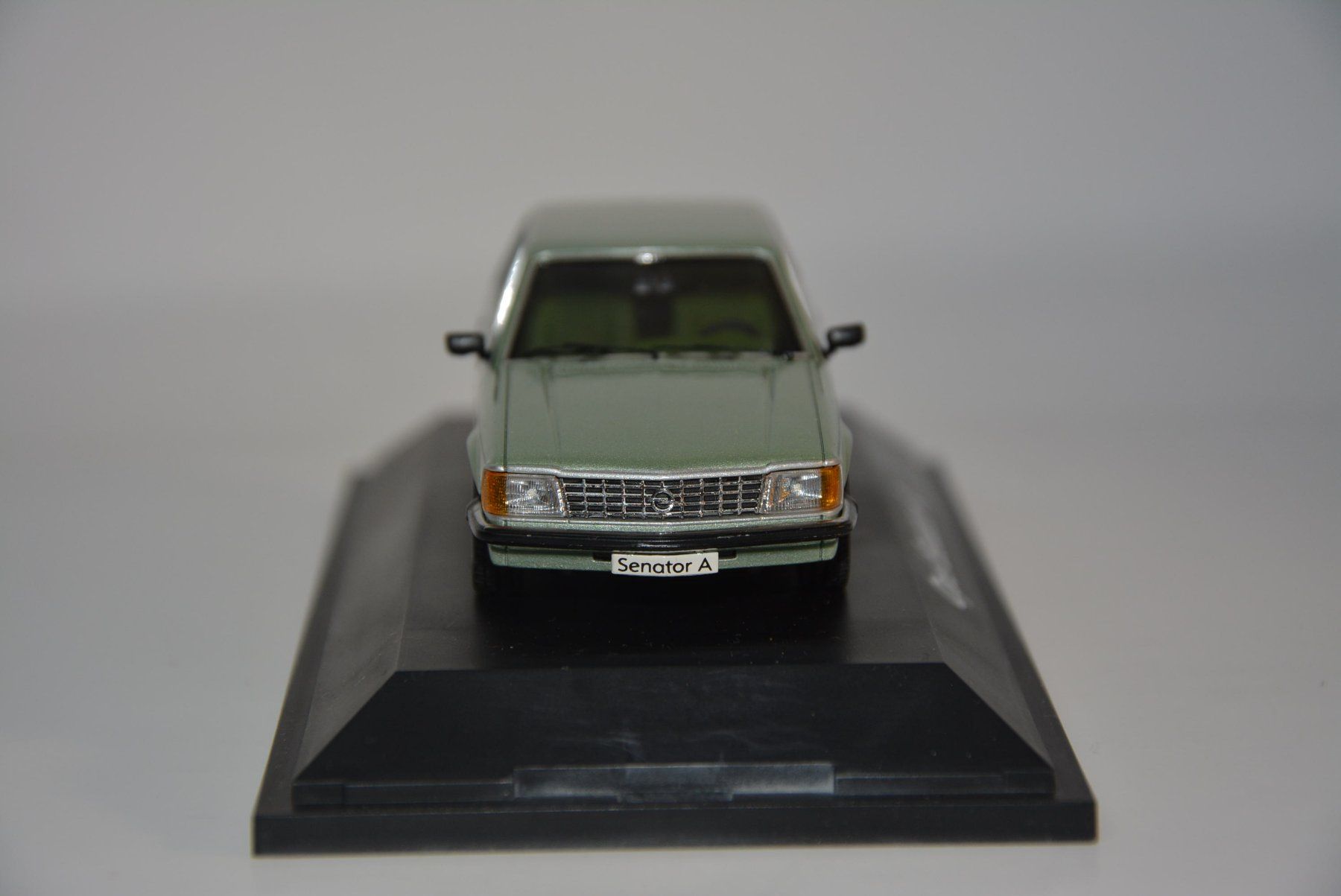 Opel Modellautos: Opel Senator A , opalgrün , Schuco , 1:43 – Neu und originalverpackt aus Goldach von Feivel9 3