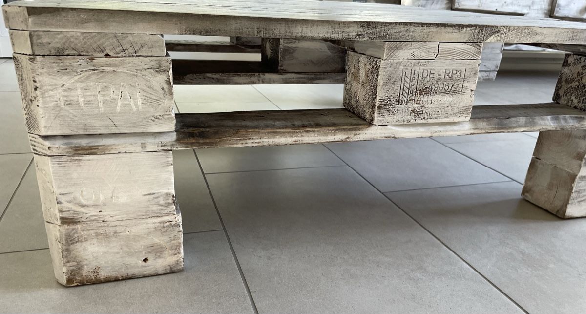 Tische: Vintage Couchetisch 90x90cm – Gebraucht aus Morschach von Butterbrot9000 4