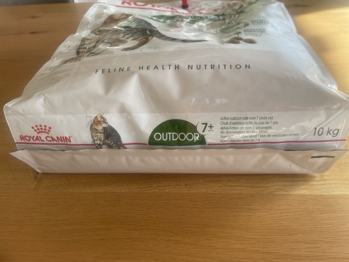 Royal Canin Mangimi: Royal Canin Outdoor  Katzenfutter  – Usato da Stäfa venduto da maheauba 1