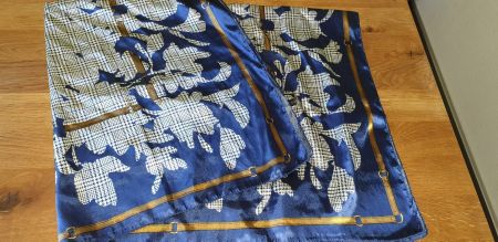 Foulard nicht Hermès + Hermès Box gratis dazu