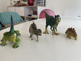 Lot de 4 figurines de dinosaures
