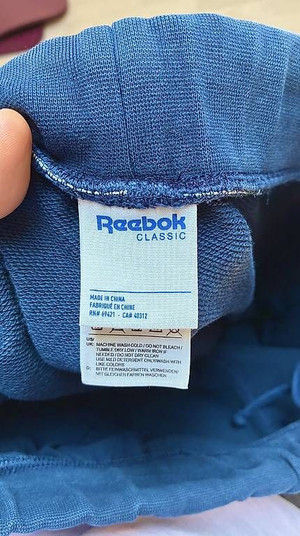 Reebok Pantaloni: Reebok Classic Trainerhose Grösse M – Usato da Aegerten venduto da OneLuke 3