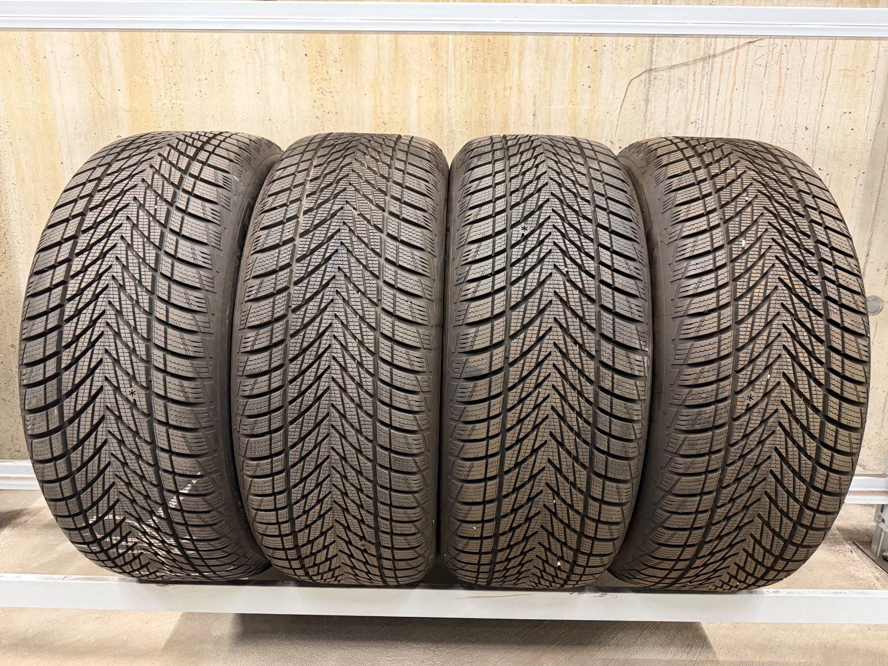 Goodyear Pneumatici & Ruote complete: Winterpneus 20" / Goodyear – Usato da Schönried venduto da Bahnhofgarage-Haldi