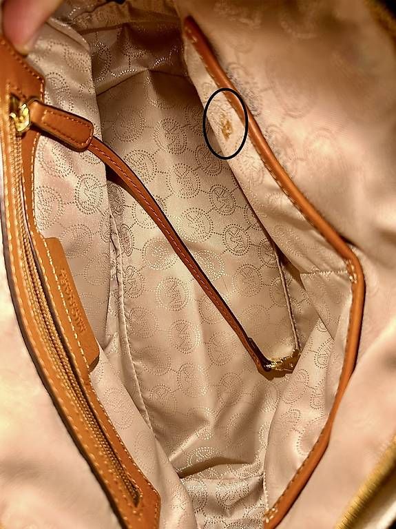 Michael Kors Taschen für Damen: Michael Kors Handtasche MK Logo – Gebraucht aus Arboldswil von  3