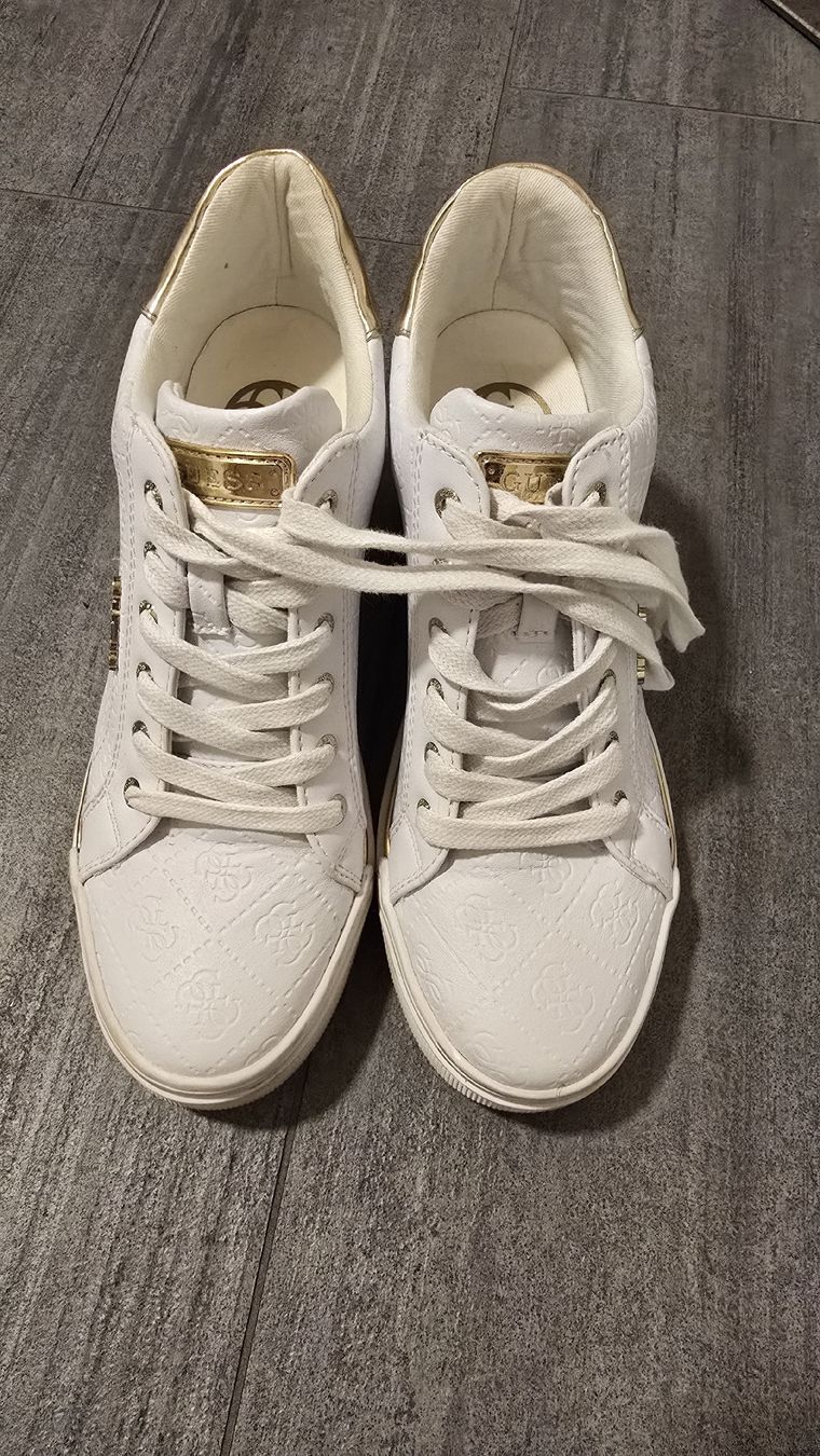 Guess Scarpe da donna: Guess Turnschuh – Usato da Serneus venduto da flower111 1