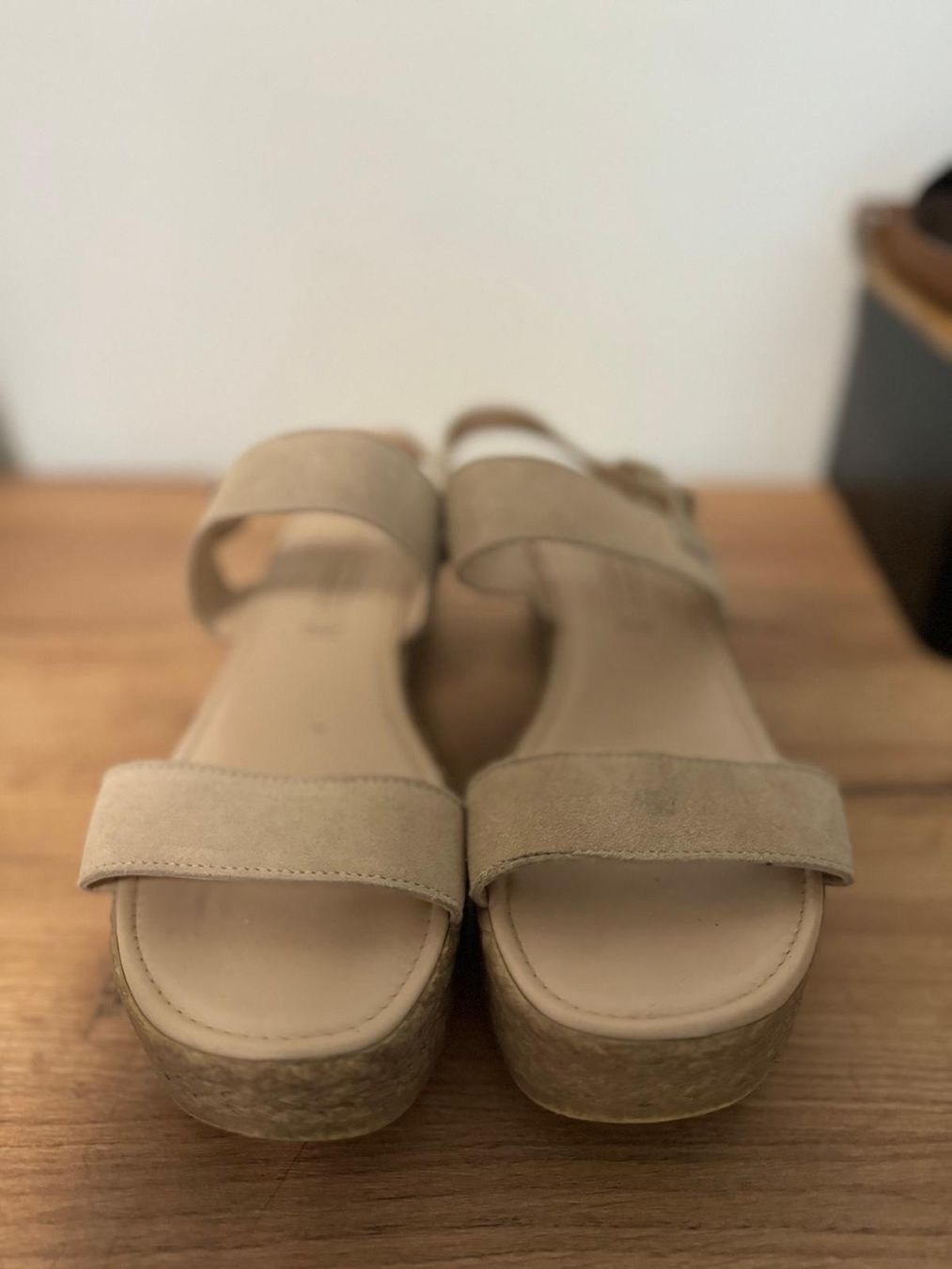 Scarpe da donna: Sandales compensées beiges élégantes / Taille 39 – Usato da Rossemaison venduto da Carduelis 2