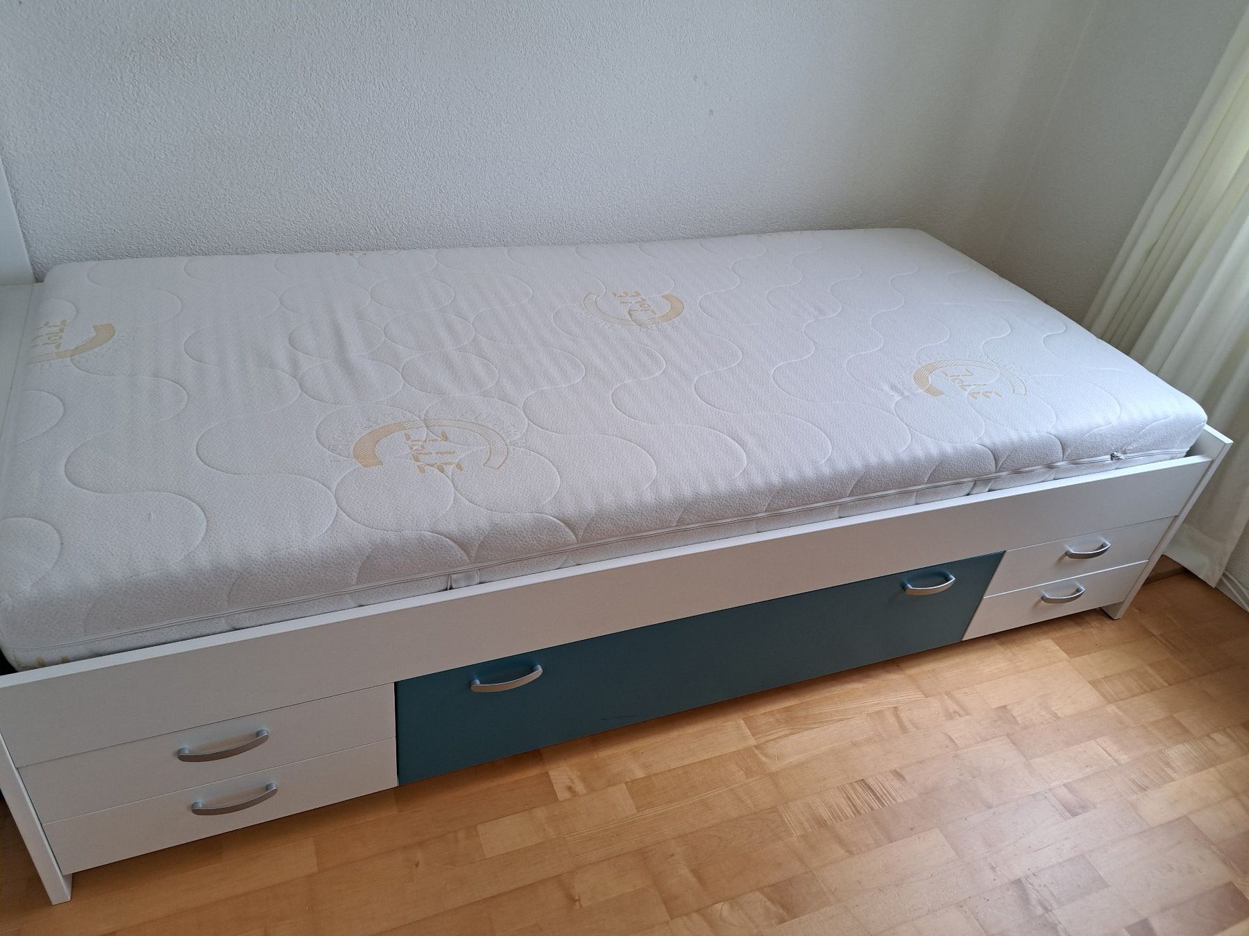 Lits: Jugendbett mit Schubladen – D'occasion à Weisslingen par MamaEF 1