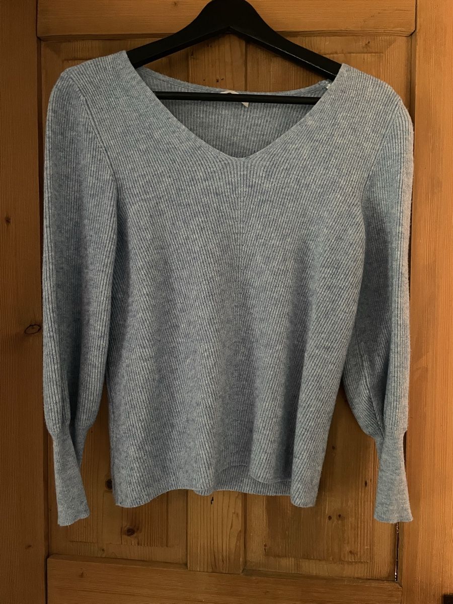 Only Maglioni & Felpe: ONLY Pullover M Hellblau – V-Ausschnitt & Ballonärmel – Usato da Heitenried venduto da Steffundsasch 2