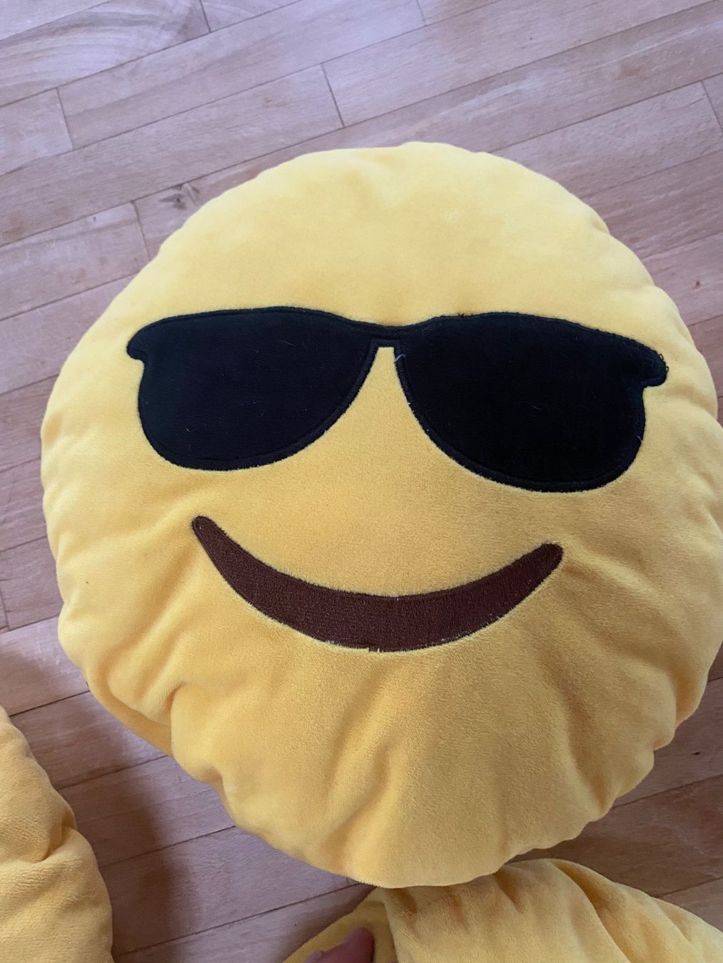 Cuscini: Très joli coussin emoji Cool – Usato da Genève venduto da pilarina