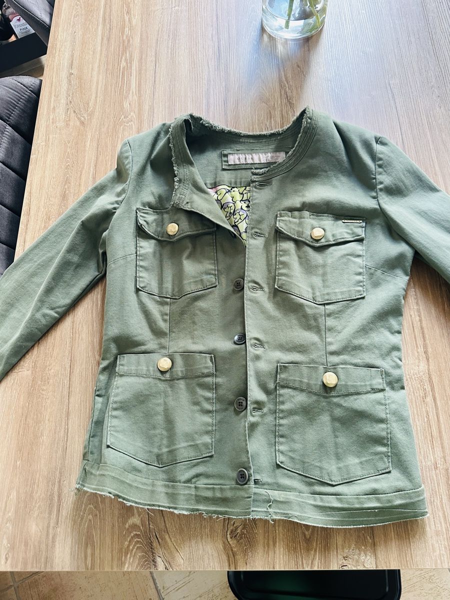Guess Giacche: Leichte Jacke von Guess S – Nuovo (secondo la descrizione) da Uetikon am See venduto da Mici_Ki