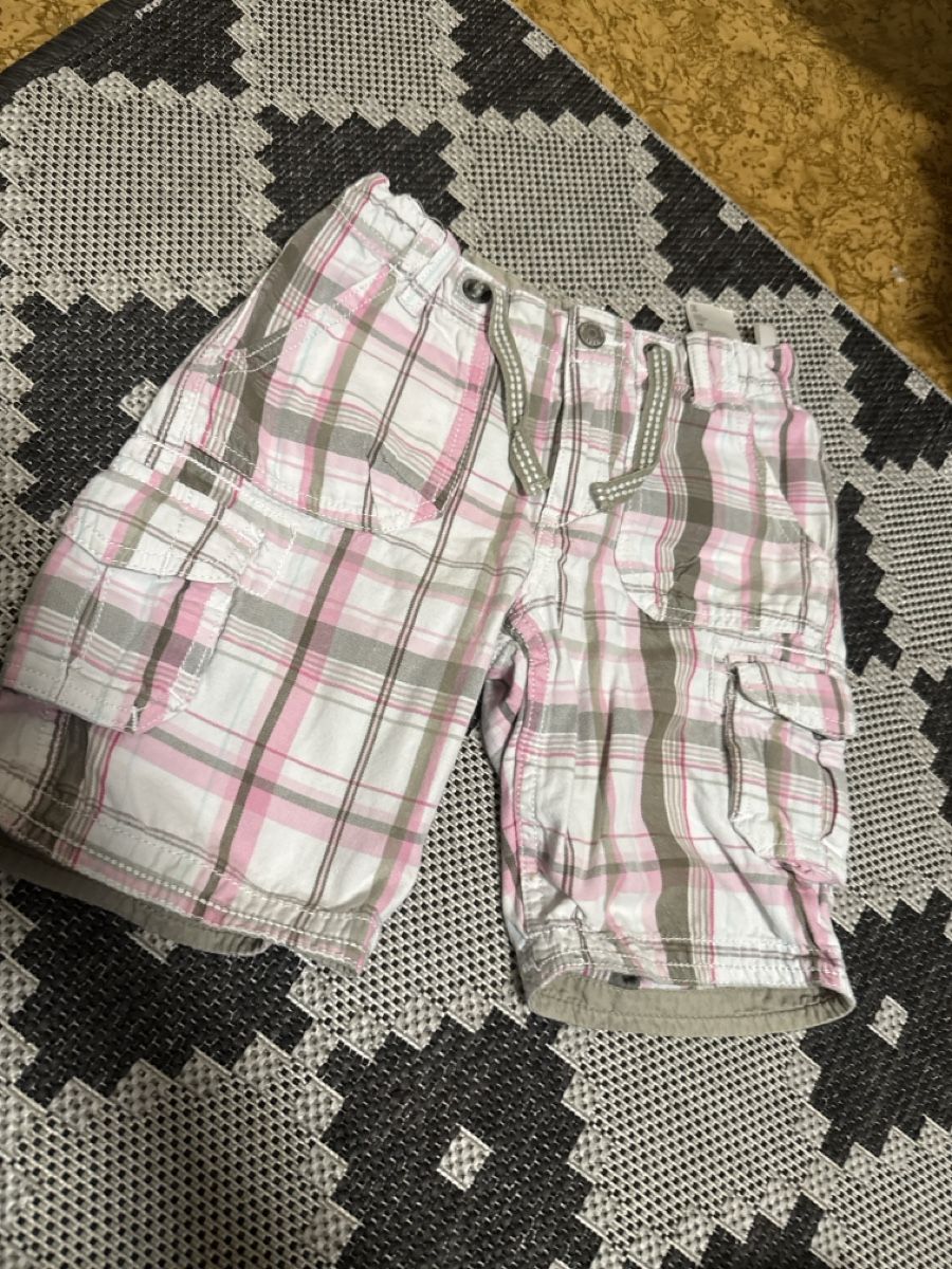 H&M Pantaloni: Süsse Sommer Shorts Gr.122 – Usato da Zürich venduto da Krikri21