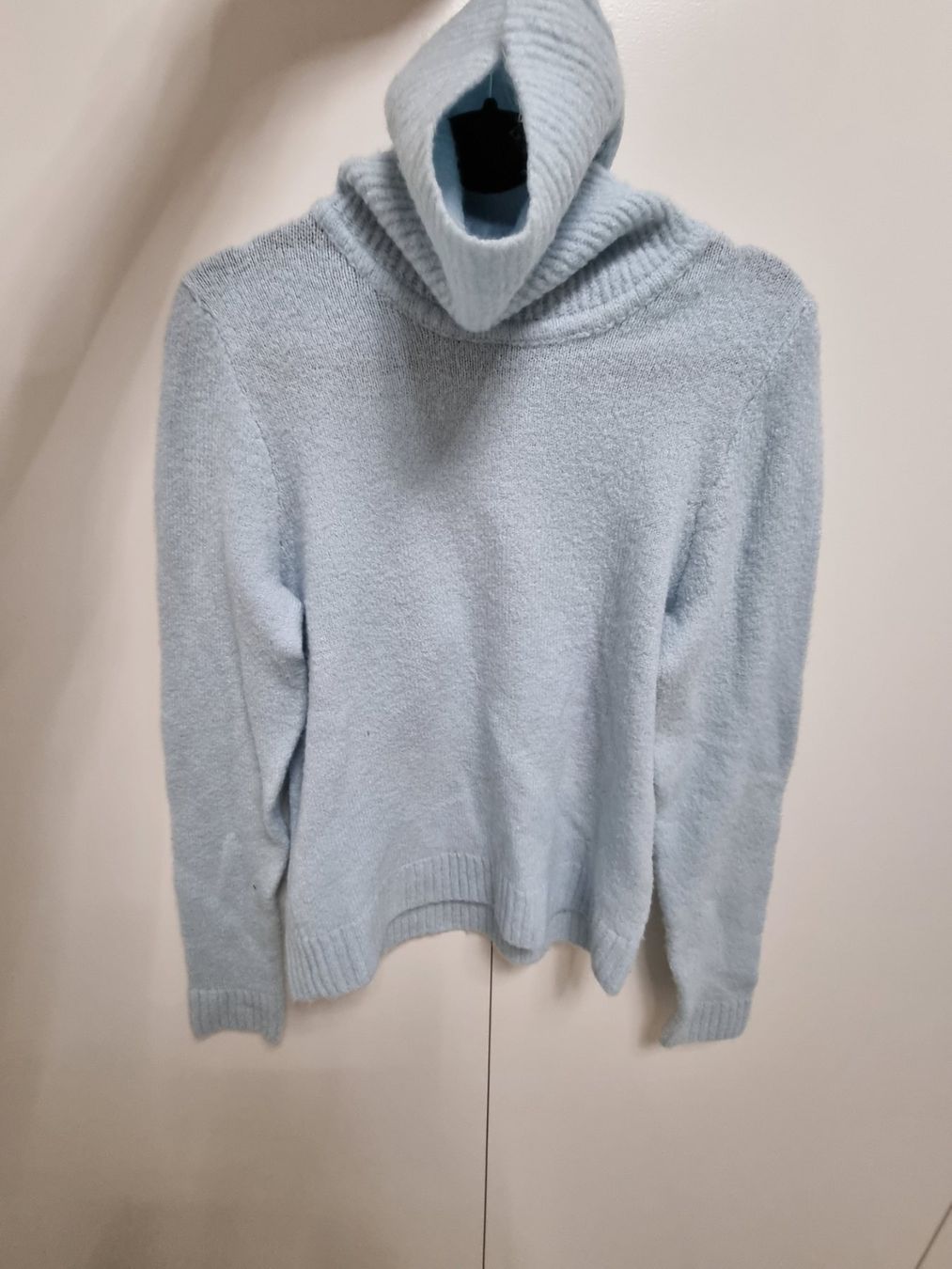 Pullover & Sweatshirts: Hellblauer Rollkragen Pullover Gr XS – Gebraucht aus Bassersdorf von Sandy456