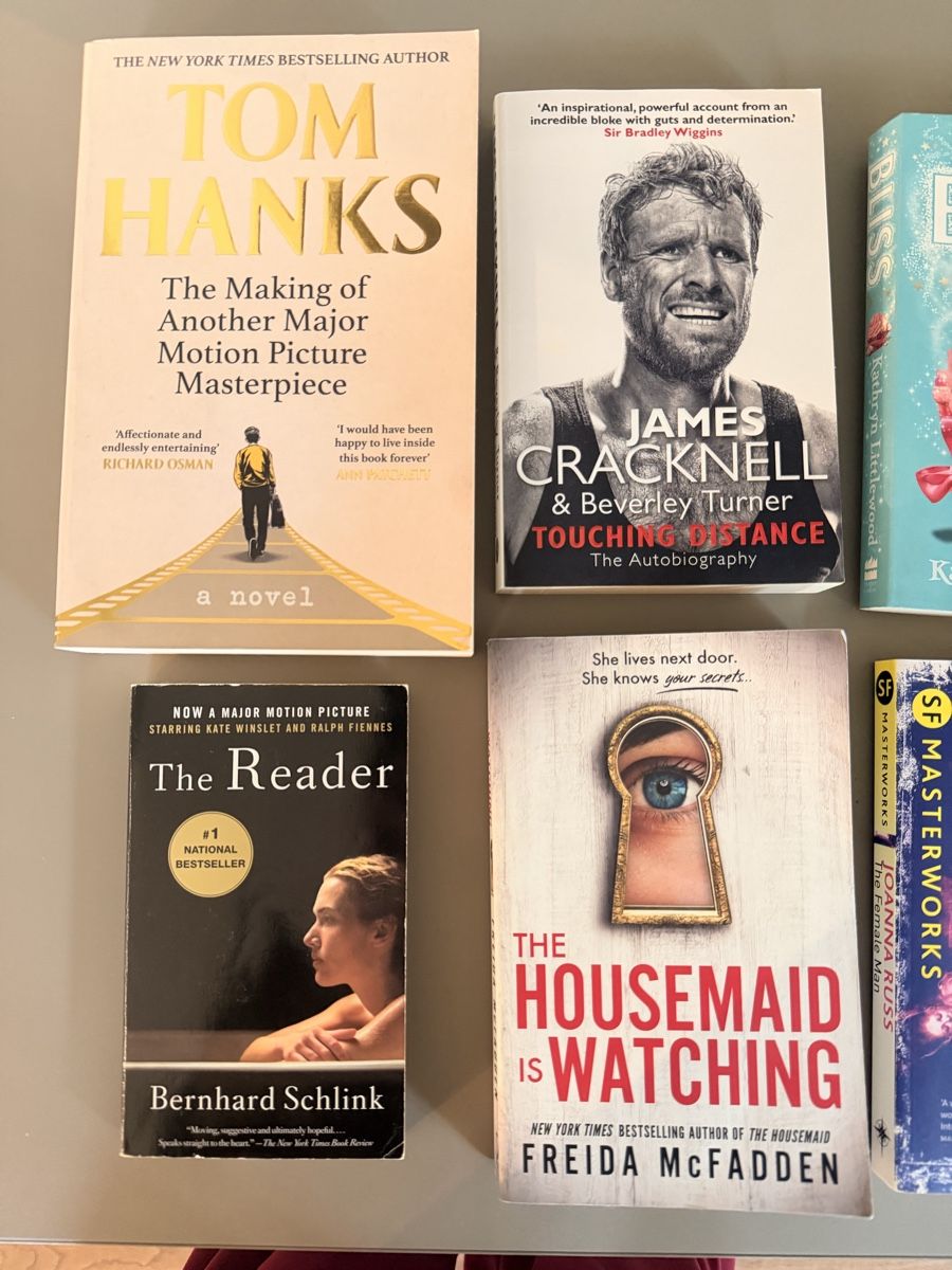 Libri: Tom Hanks, James Cracknell, Bernhard Schlink, Freida McFadde – Nuovo (secondo la descrizione) da Männedorf venduto da iza04 1