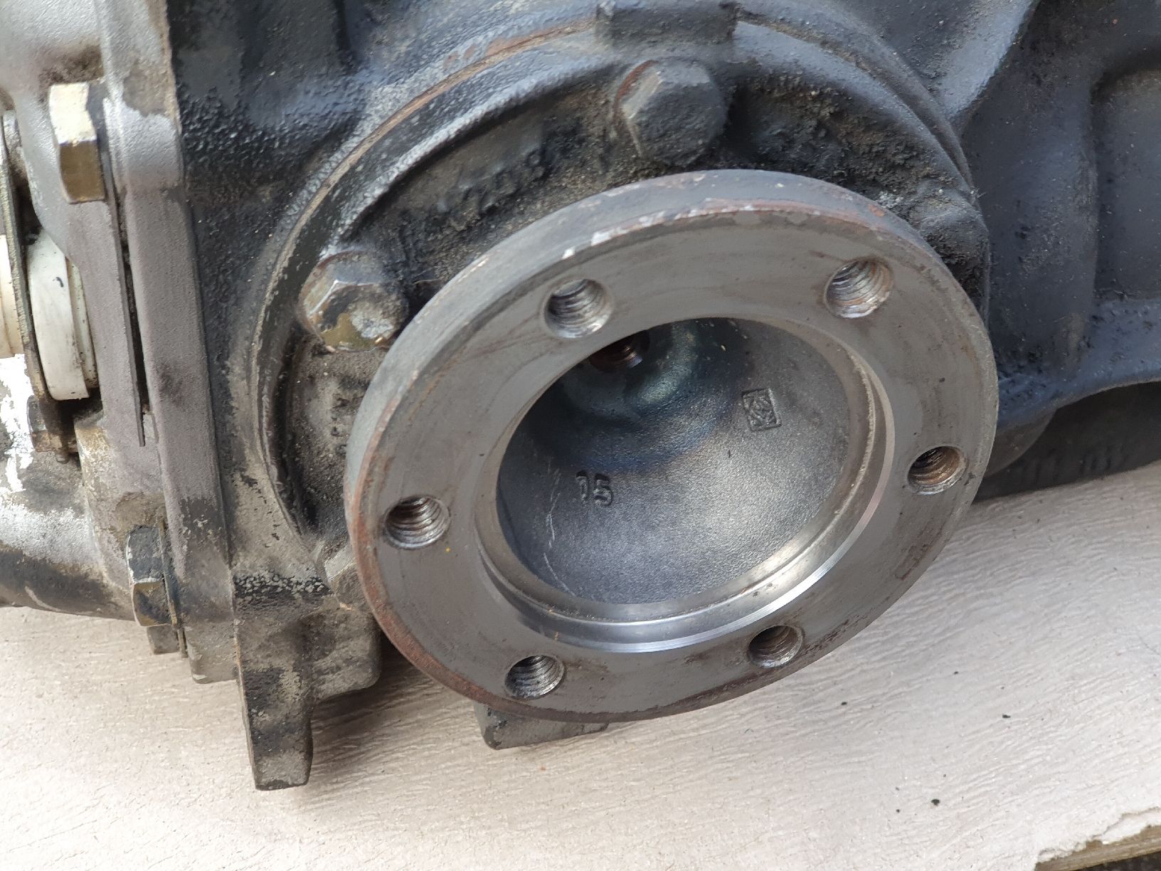 BMW Tutti pezzi di ricambio auto: BMW E30 Differential 3,73 mit 188er ohne Sperre – Usato da Zürich venduto da Jderwisch 6