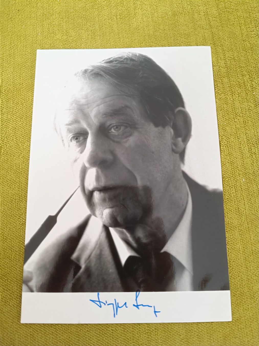 Autografi: Siegfried Lenz -;Schriftsteller - handsigniert – Usato da Menziken venduto da Artographs