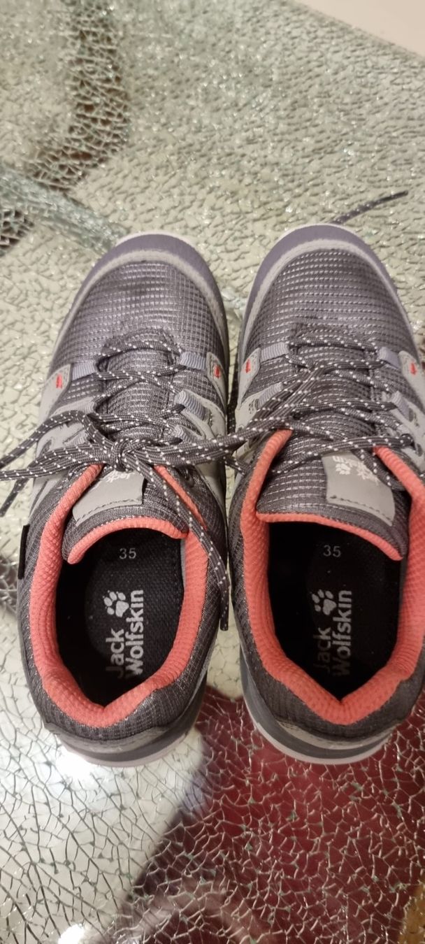 Jack Wolfskin Scarpe per ragazze: Jack Wolfskin Gr. 35 – Usato da Luzern venduto da Edii025 1