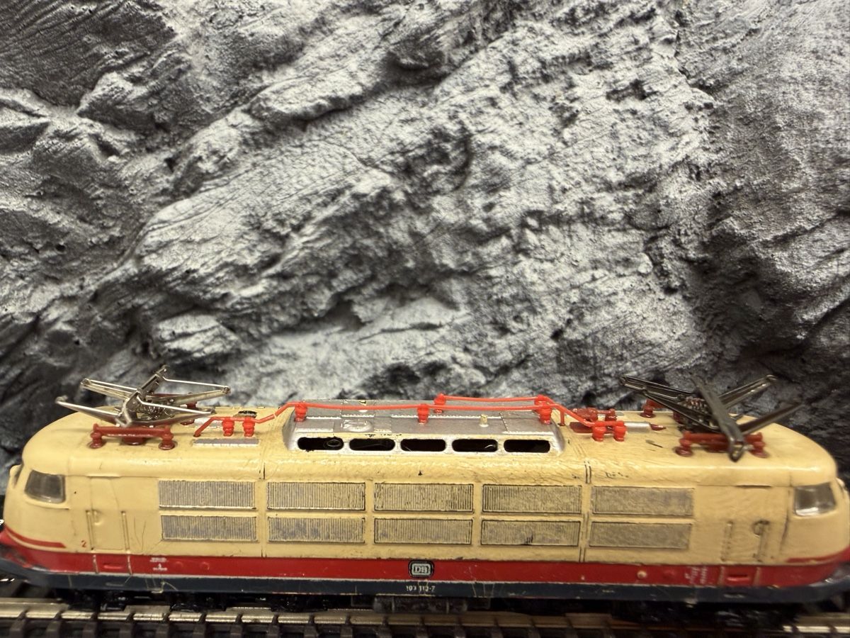 Märklin Modelleisenbahnen: Märklin 8854 DB BR 103 TEE – Gebraucht aus Lupsingen von New-Haven 1