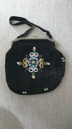Antike Handtasche, schwarzem Samt mit Perlenstickerei