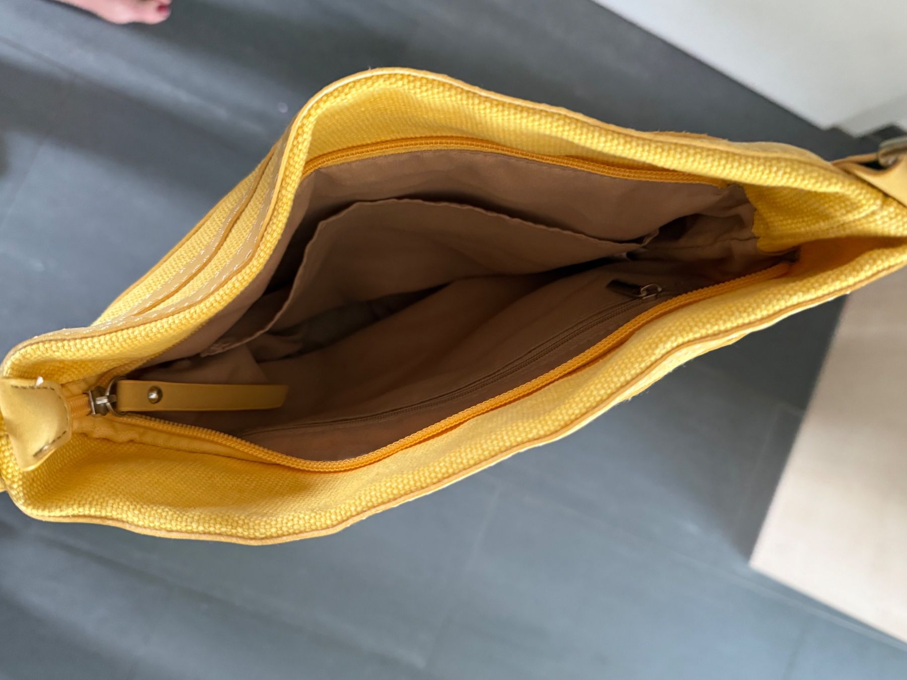 Borse da donna: Gelbe Handtasche – Usato da Kappel am Albis venduto da nin_g9x5 2