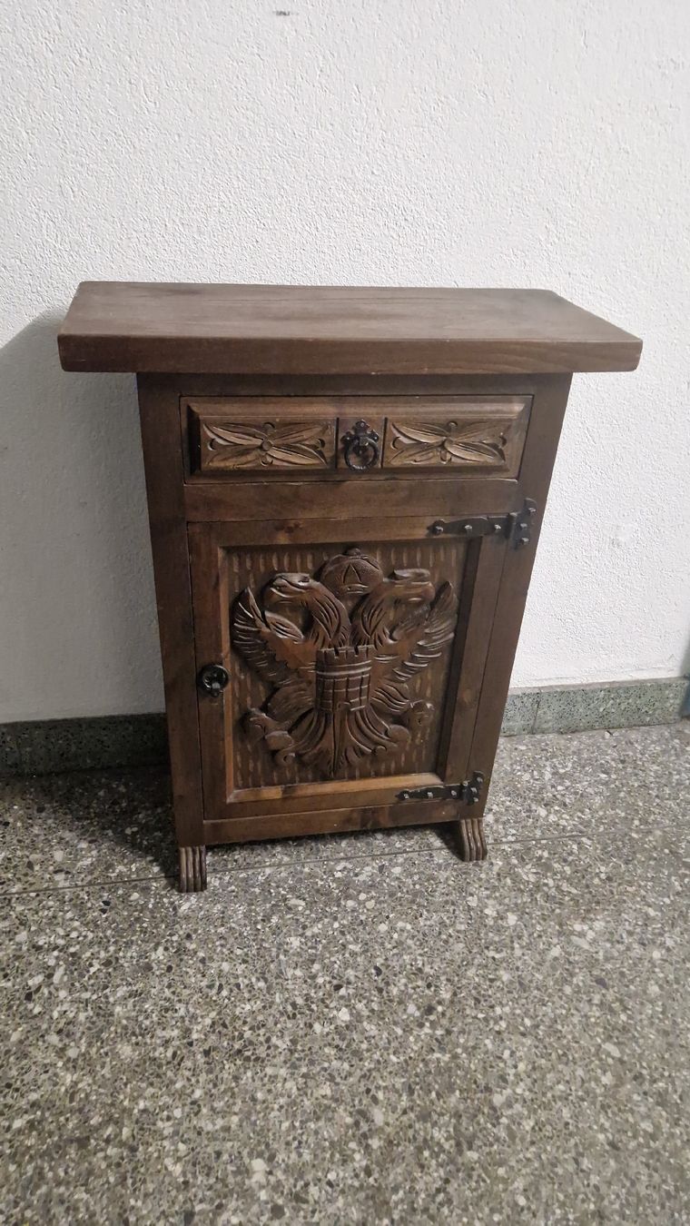 Commodes: Möbel, dunkles Holz mit Schnitzerei – D'occasion à Zürich par anna.caterina
