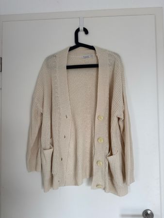 Strickjacke von stradivarius