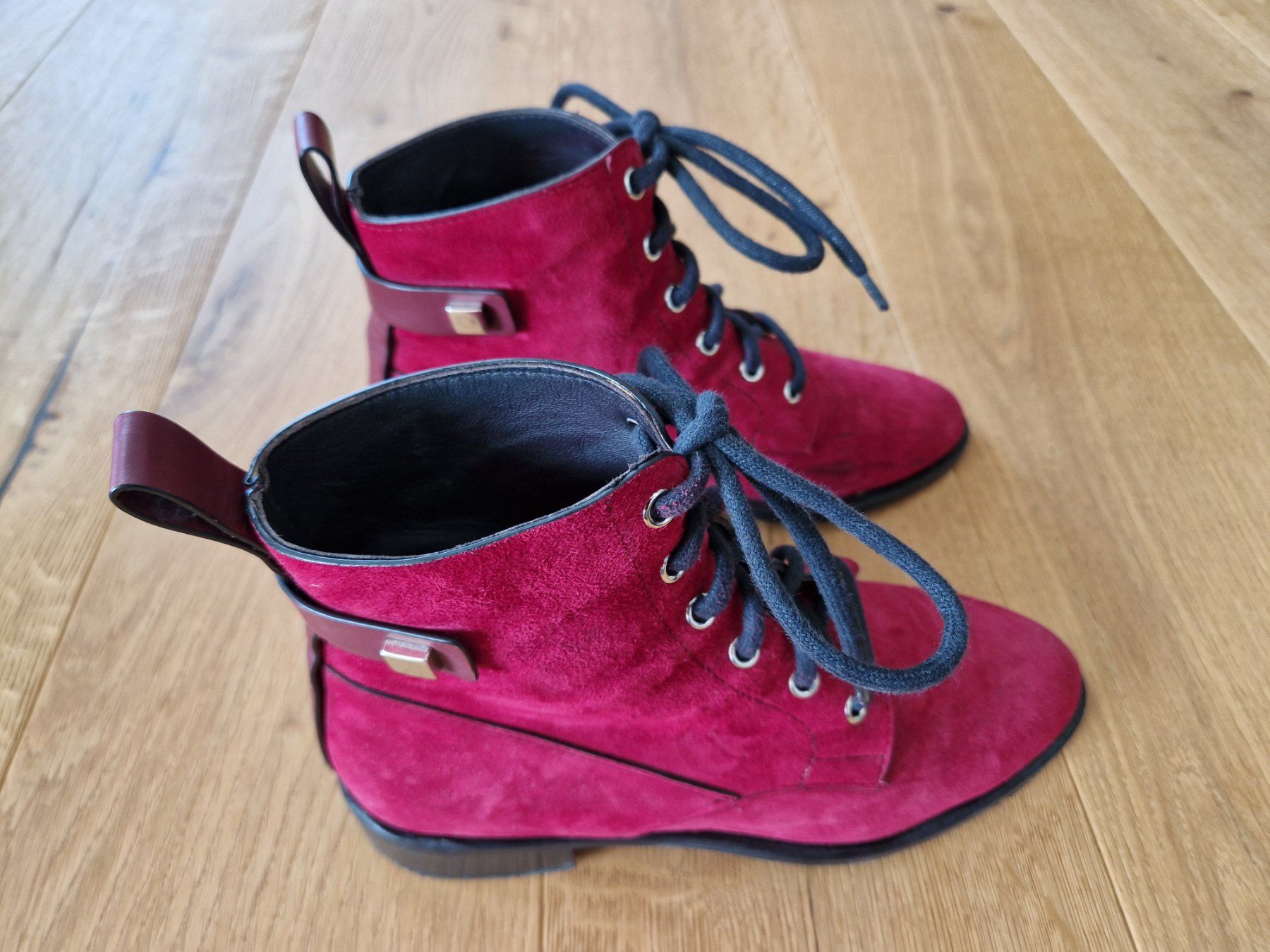 Scarpe da donna: Evaluna Wildleder Stiefelette in Fuchsia rot – Usato da Egliswil venduto da Nevkim 1