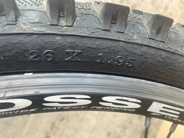 Pièces détachées: roue avant vélo 26' – D'occasion à Ursy par DK8 5