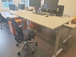 Stehpult; elektrisch Höhenverstellbar