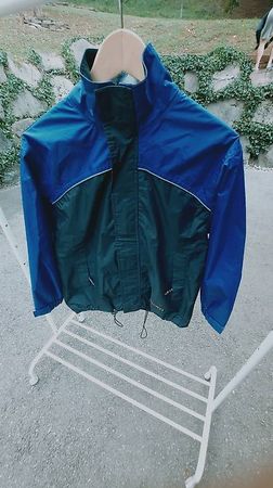 Diverses vestes de pluie enfant