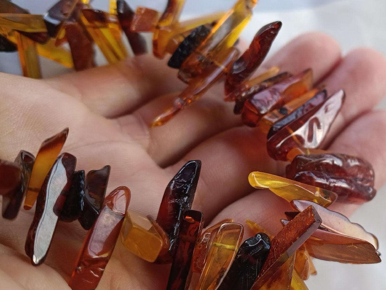 Colliers: Amber Necklace unique shape – Neuf (Voir description) à Zürich par cat_9cvz 4