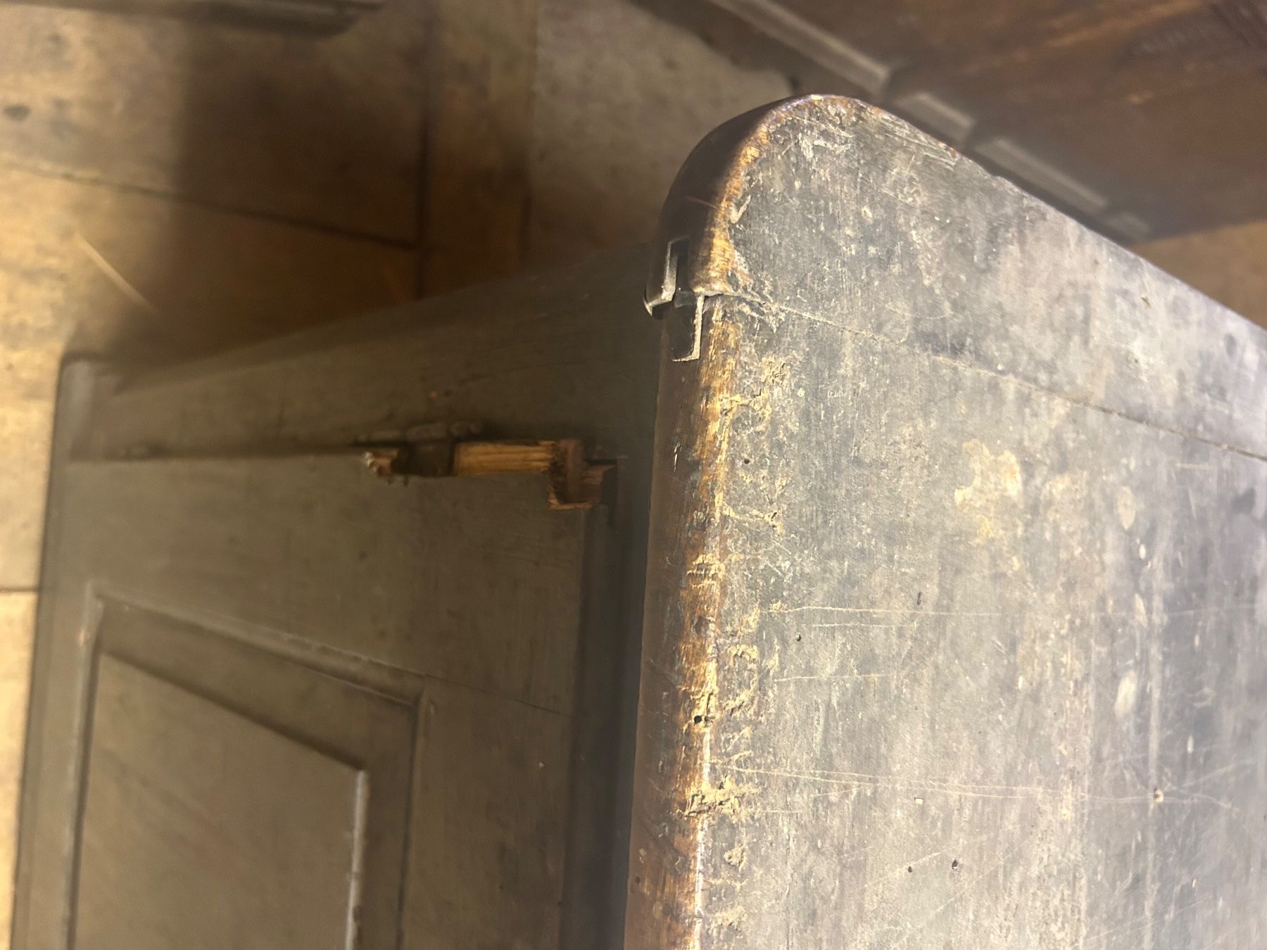 Armadi: Antiker Schrank, Buffet, Sideboard, restaurationsbedürftig – Usato da Bürchen venduto da cle_kwg7 2
