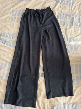 Damen Stoffhose schwarz weit geschnitten mit Gummibund M