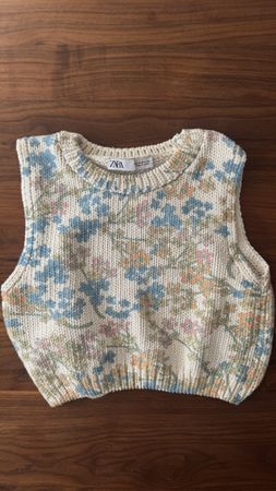 Rückenfreies Stricktop mit Blumenmuster, Gr. M von Zara