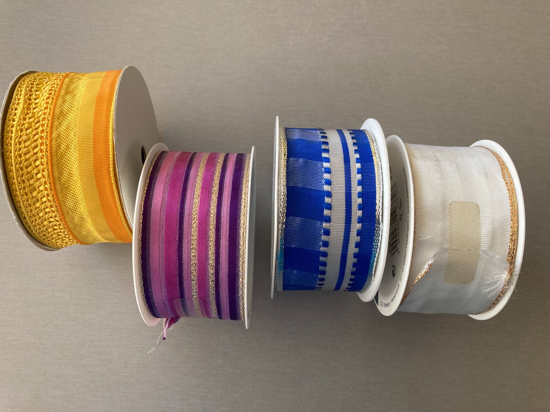 Nastri decorativi: Geschenkband Set 4 Rollen verschiedene Farben – Nuovo e nell'imballaggio originale da Obfelden venduto da miau68