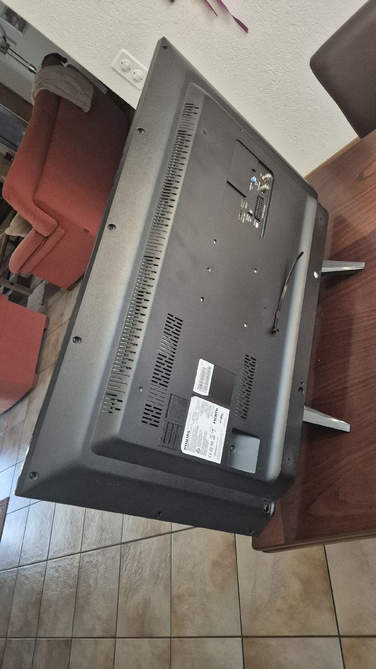 Philips Televisori: Télévision Philips Led Full HD – Usato da Corcelles-Payerne venduto da craveiro_in4k 2